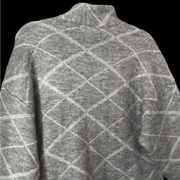 NWT Tahari Wool Blend Gray Oversized Diamond Design Women’s Coat Size S - Picture 8 of 12